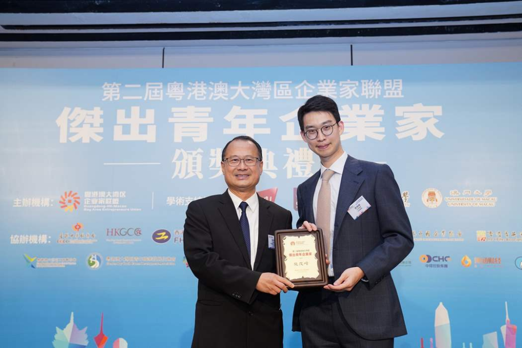 青年人怎么提升自己的背景：青年企业家都在比什么，全球杰出青年企业家证书