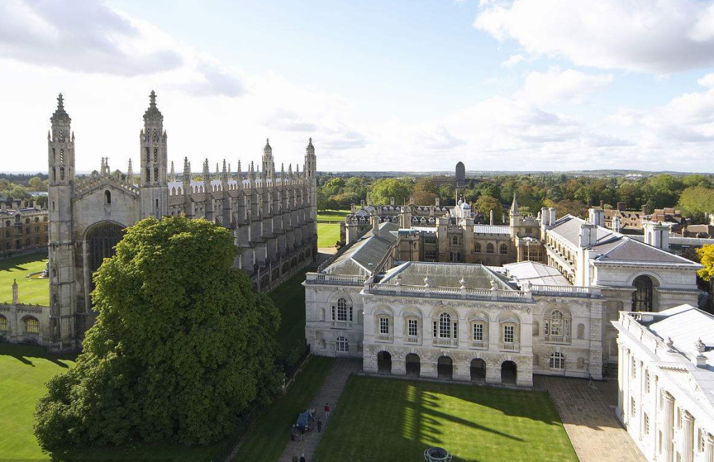 【留学黑料曝光】30万买英国保录取，发现学历造假！法院判中介违约全额退款