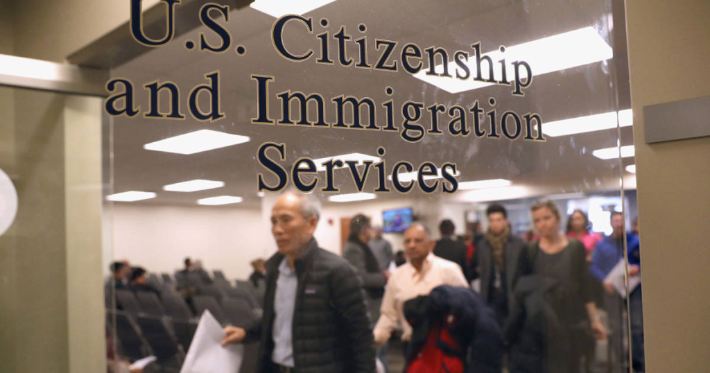 8.19美国移民局最新手册更新：反美或反犹行为将直接影响绿卡申请
