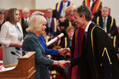 如何成为英国皇家医学院认证教授：教授认证通道、提高医学科研影响力、医学学术身份