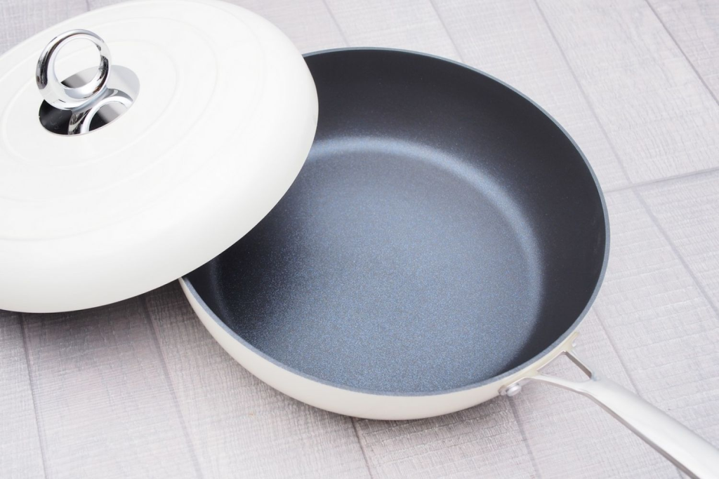 加州SB 682法案2030年禁售含PFAS不粘锅：你的厨房炊具安全吗？