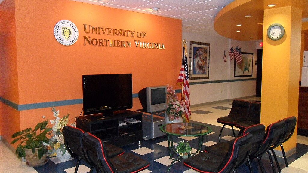 美国维吉尼亚州“野鸡大学”曝光：University of Northern Virginia认证缺失、签证风波、学生被坑