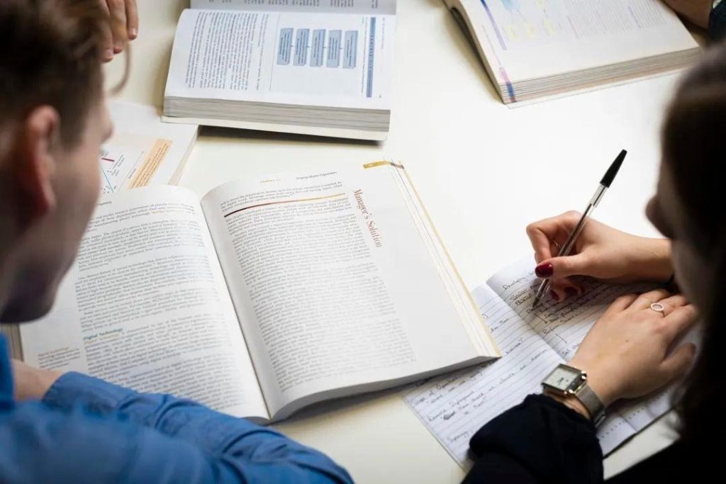 DeWatermark.ai 1762485613139