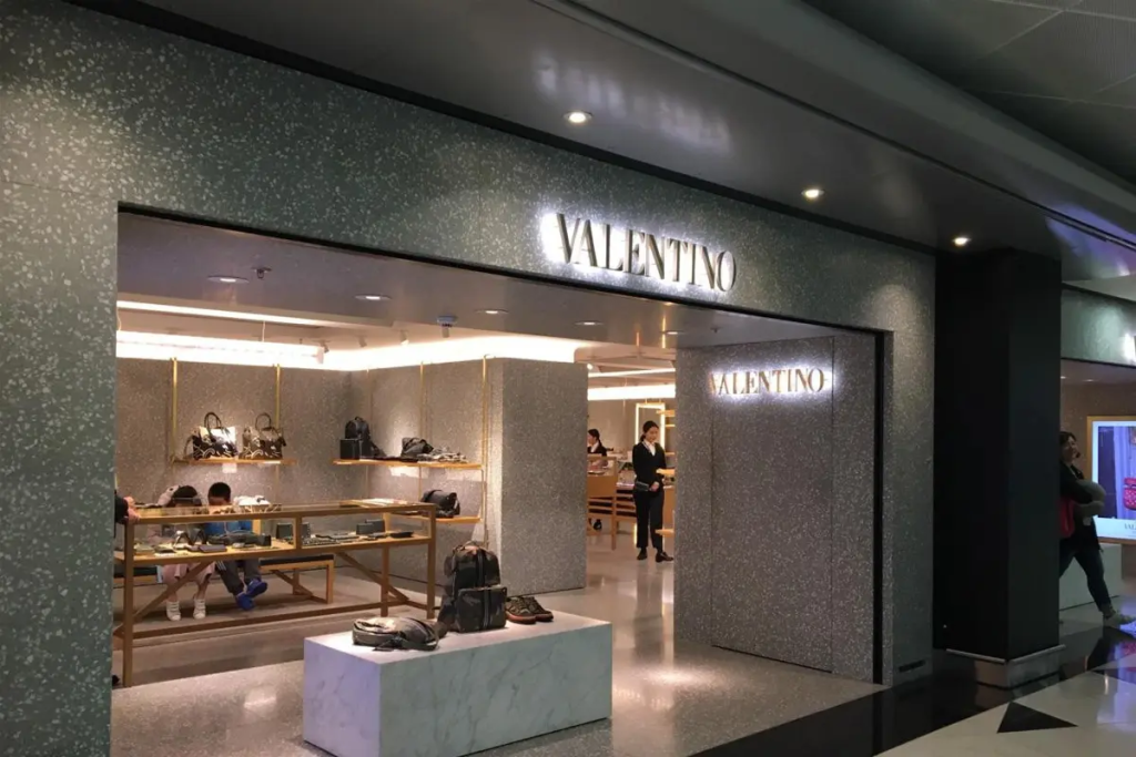 奢侈品实习怎么找？华伦天奴实习值得做吗？上海线下市场实习：Valentino华伦天奴市场实习含金量到底有多高？