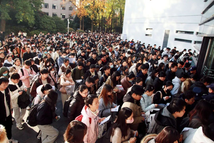 中公教育“不过包退”协议班三年爆雷：4.82亿待退费难兑现，中国公考培训行业风险集中暴露