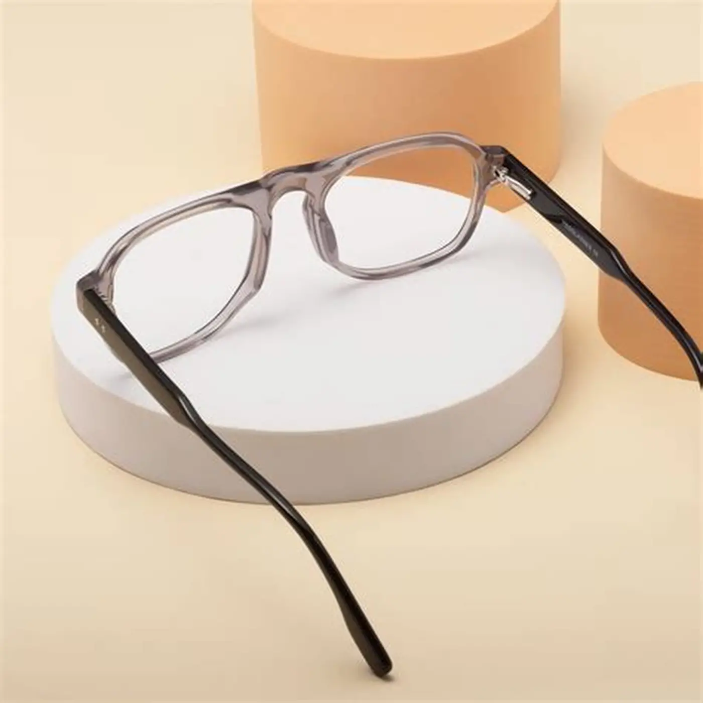 如何在美国配眼镜？在美国怎么配眼镜？视力保险选择、验光流程、实体店与网购指南