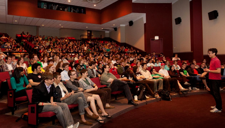 1 亿美元重磅捐赠引爆芝加哥大学！同步推进 AI 跨学科革命与百年校园复兴