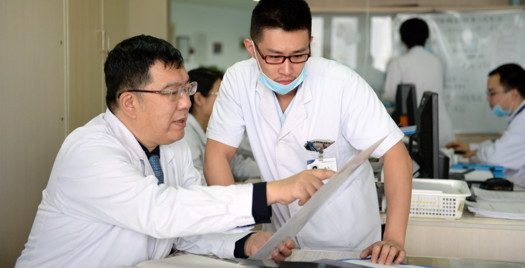 中西医结合医师职业资格证书:北京职业技能鉴定中心颁发,中医与现代健康背景提升 3 image 426