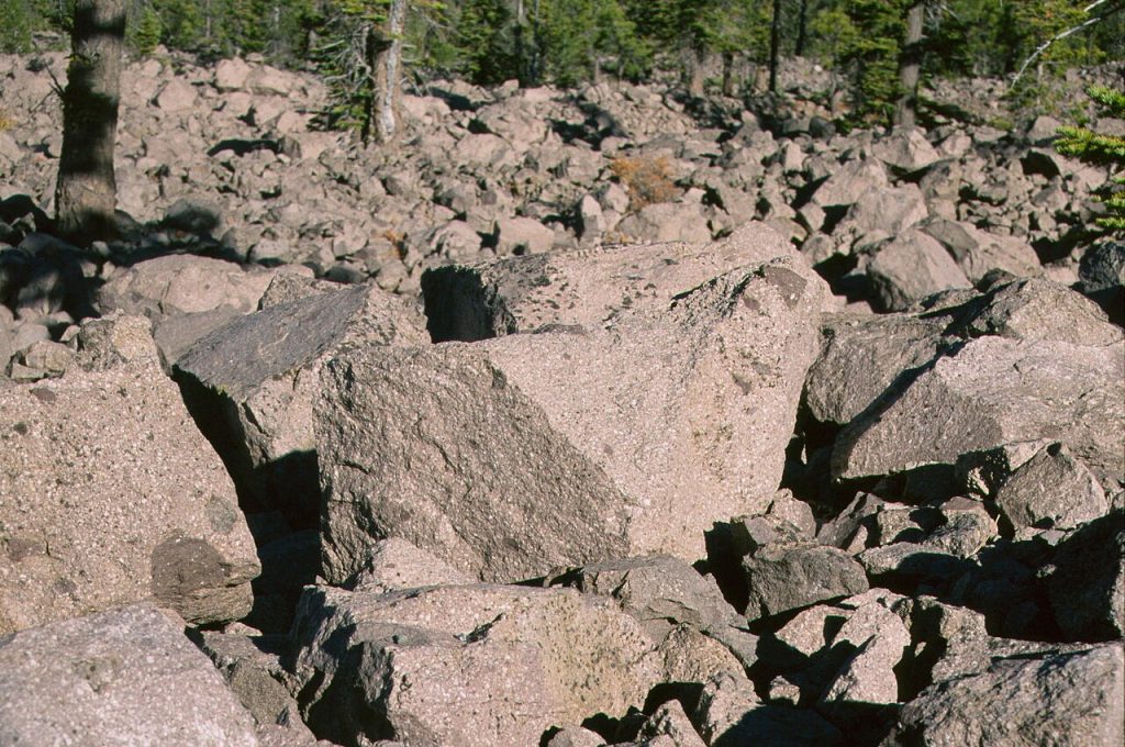 拉森火山国家公园旅游攻略:北加州被低估的火山秘境,两天一夜怎么玩? 3 拉森火山国家公园
