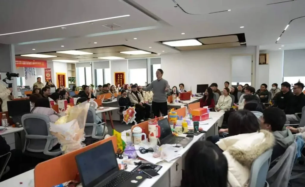 武汉“学程思远”风波:约120名员工突然失去办公权限、数百家长申请退费,“985海归教授”体系38万元保研服务也卷入争议 3 学程思远
