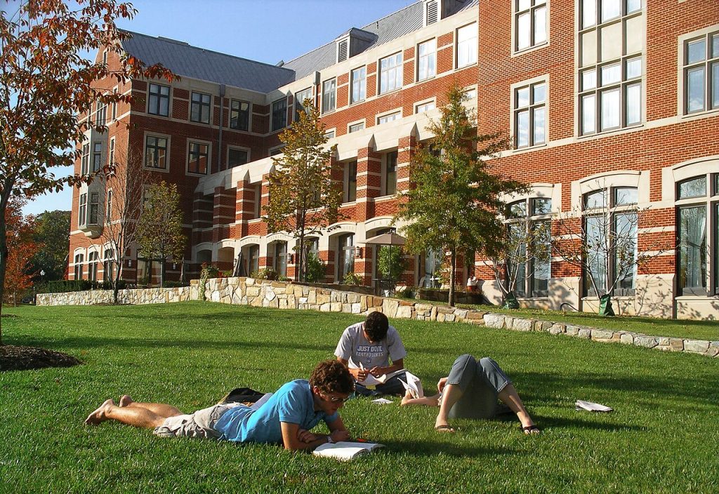乔治城大学在线硕士怎么样?可选专业、无需赴美学习与学历认证路径详解 3 Georgetown Jesuit Residence