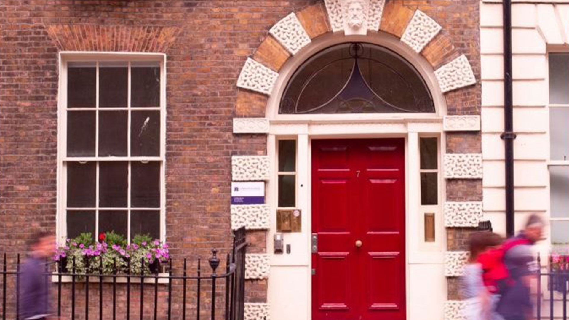 英国高等教育机构失去国际学生招生资格:Bloomsbury Institute被撤销签证担保牌照,留学生转学与签证风险引关注 11 英国高等教育机构失去国际学生招生资格:Bloomsbury Institute被撤销签证担保牌照,留学生转学与签证风险引关注