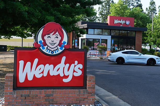 Wendy’s大型加盟商申请破产保护:300多家餐厅面临重组,美国快餐行业压力加剧 2 Wendy’s
