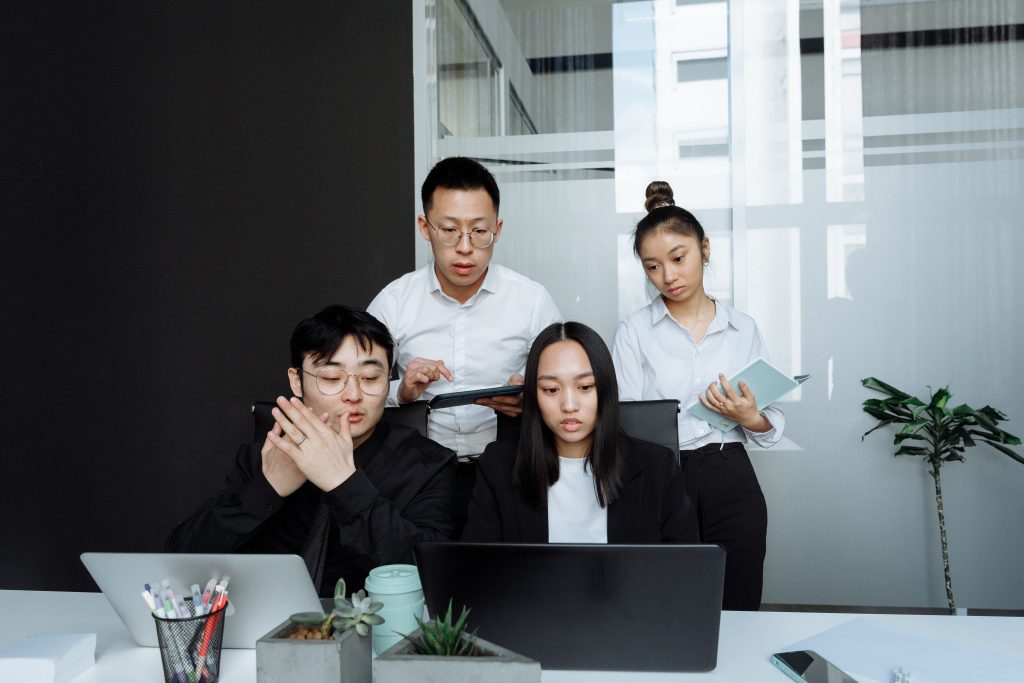 乌克兰大学硕士学籍怎么获得?毕业证、成绩单与六大认证体系路径详解 9 pexels thirdman 7652044