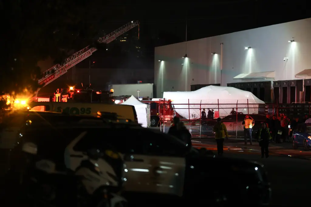 洛杉矶Chatsworth一晚接连发生两起致命事故:NBC4新闻直升机坠毁,3死1伤 2 洛杉矶