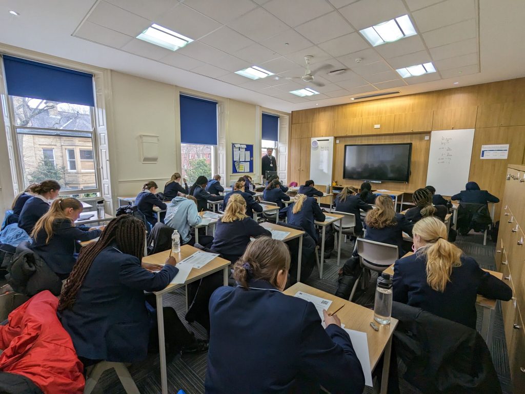 英国数学测评 UKMT MMO/CMO/HMO 怎么样?高阶数学竞赛训练、奖项规划与进阶路径详解 4 PXL 20240131 121529975 scaled 1