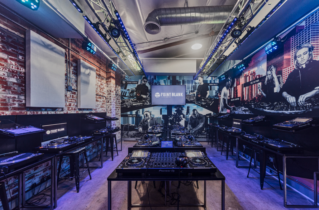 从“世界级录音棚”到停止教学:洛杉矶Point Blank Music School进入关闭程序 3 pbla studio1 dj lo