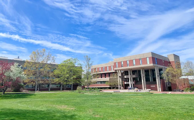 美国知名文理学院Hampshire College宣布关闭:招生危机与财务压力击穿小型私立大学 4 unnamed